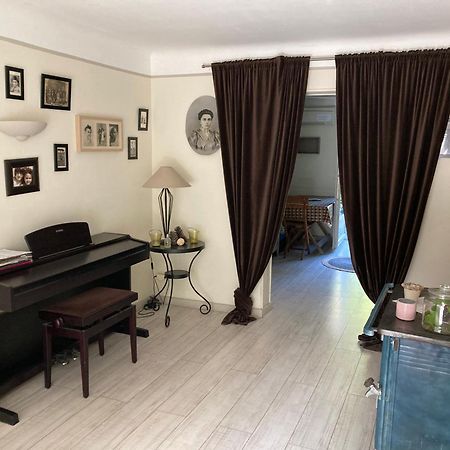 Appartement Complet Ou 2 Chambres De Charme En Centre-Ville Arles Exterior photo