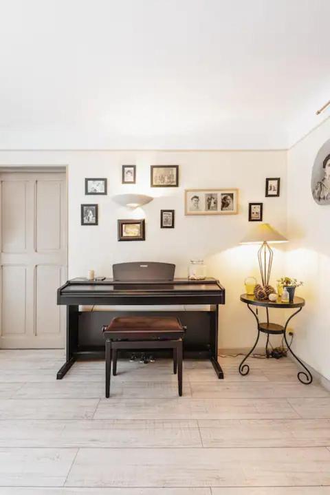 Appartement Complet Ou 2 Chambres De Charme En Centre-Ville Arles Exterior photo